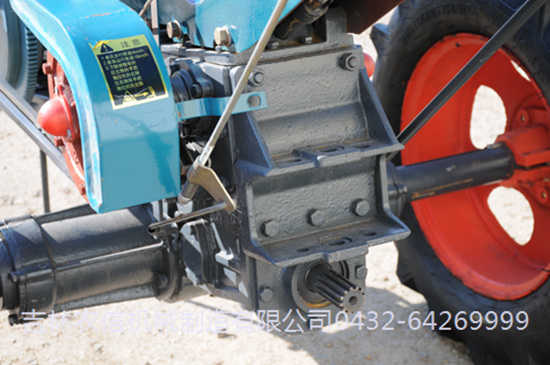 NX181型四(si)驅手扶(fú)拖拉機(ji)