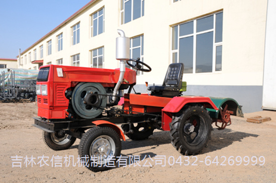 NX32型四(sì)輪拖拉(lā)機