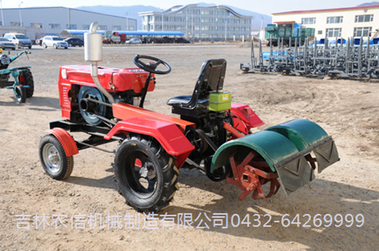 NX32型(xing)四輪拖(tuō)拉機2